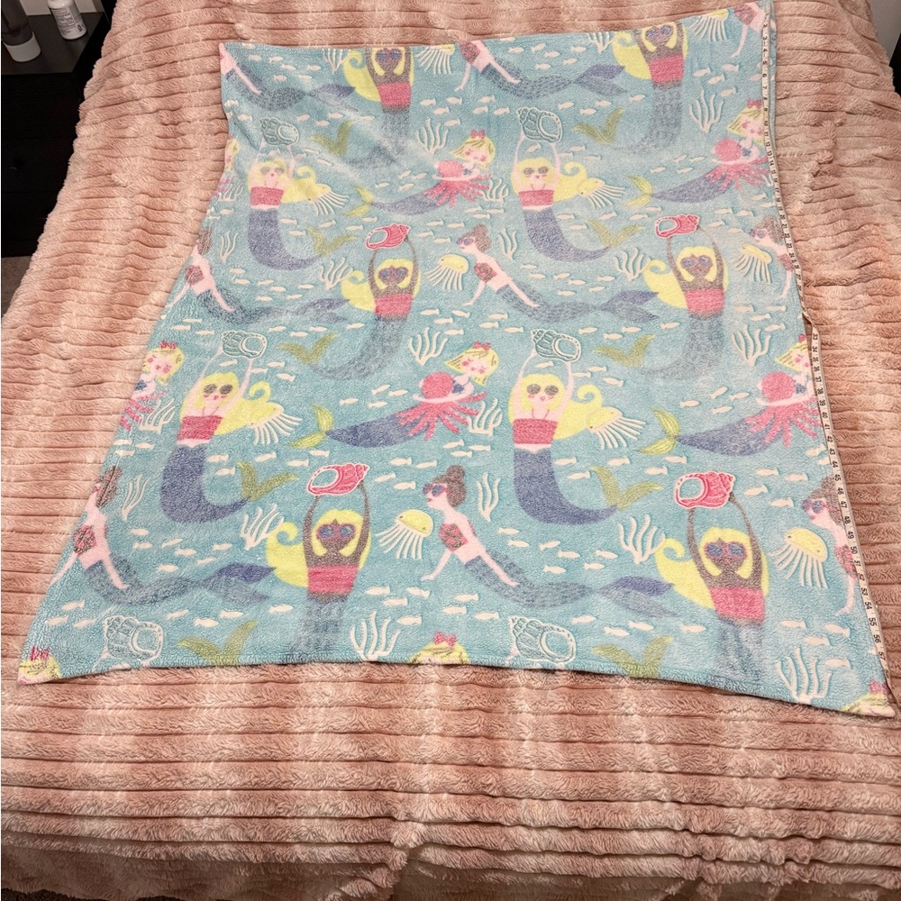 Mermaid Patterned glow in the dark fuzzy Blanket